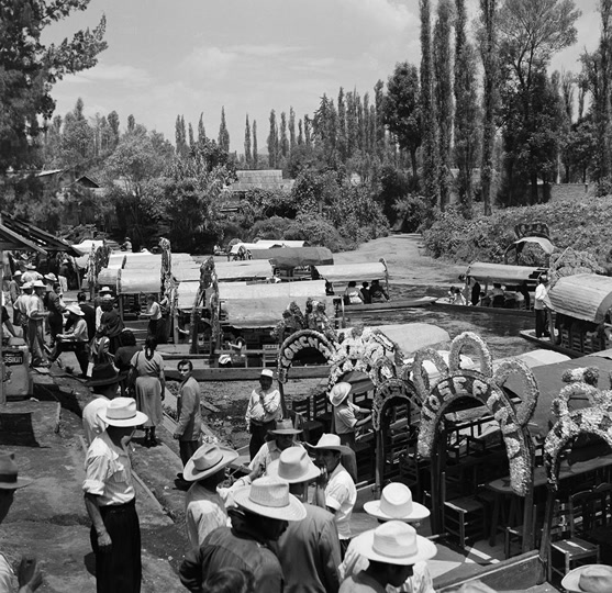 Earl Leaf: Bright Boat along the canals (1952)