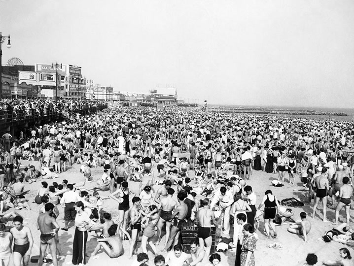 H. Armstrong Roberts: Coney Island (1940)