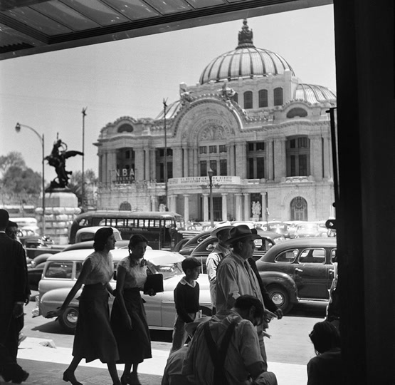 Earl Leaf: The Palacio de Bellas Artes (1952)
