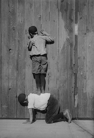 FPG: Ingenious Fans (1935)