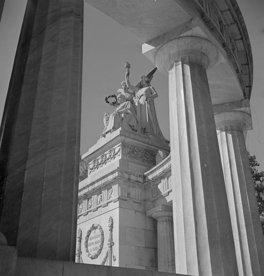 Three Lions: Independence Memorial (1950)