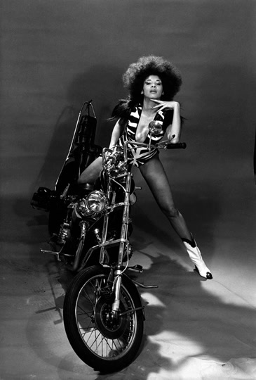 Fin Costello: Betty Davis (1976)