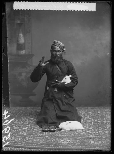 London Stereoscopic Company: Indian Conjuror (1885)